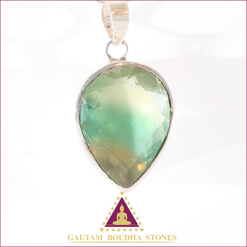 Pendentif en argent 925. Fluorite. Hauteur 3cm Pendentif en argent 925. Fluorite. Hauteur 3cm