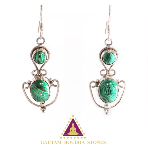 Boucles d'oreilles en argent 925. Perles en malachite Boucles d'oreilles en argent 925. Perles en malachite