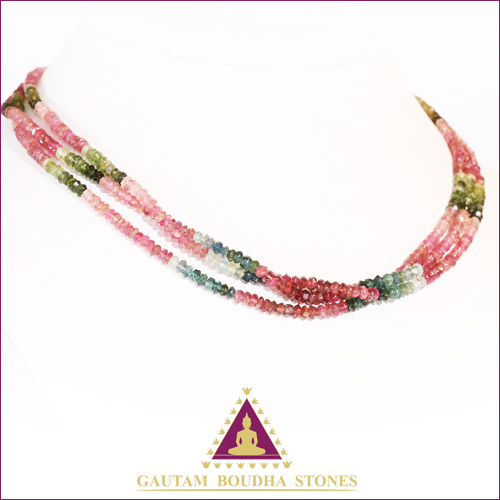 Collier en argent 925. Trois rangs de tourmalines. Tour de cou 50cm Collier en argent 925. Trois rangs de tourmalines. Tour de cou 50cm