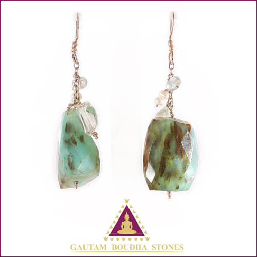 Boucles d'oreilles en argent 925. Turquoise, perle d'eau douce et améthyste verte. Longueur 2,5cm Boucles d'oreilles en argent 925. Turquoise, perle d'eau douce et améthyste verte. Longueur 2,5cm